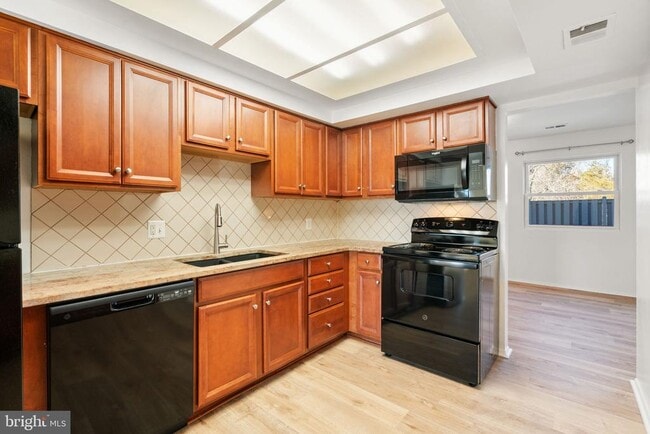 Building Photo - 30 Carolina Ct