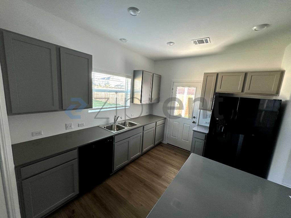 Building Photo - 303 Milliner Lp