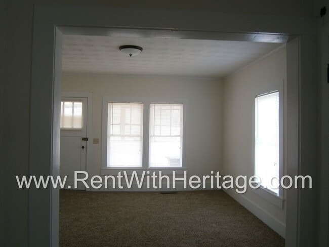 Building Photo - GORGEOUS RANCH/ GRAND PA'S BUNGELOW/ 1.6 ACRES/ FRONT PORCH/ PRIVATE YARD