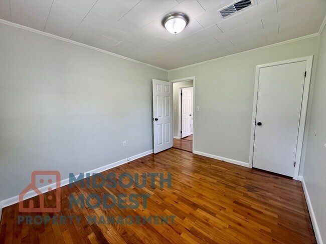 Building Photo - Welcome to this 3 Bedroom/1 Bathroom Home in Paragould AR - $1,200/month