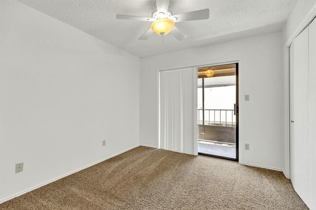 Building Photo - 1202 Thorpe Ln