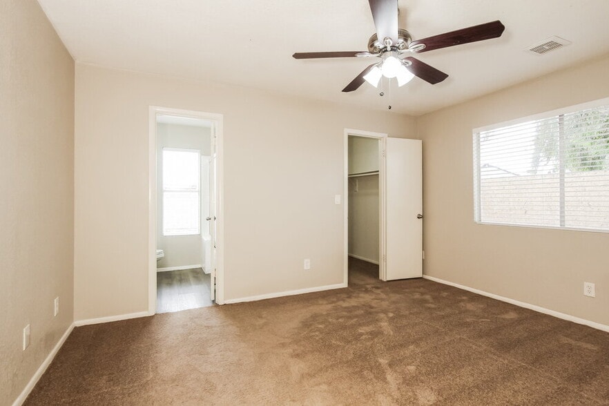 Building Photo - 6529 N 74th Dr