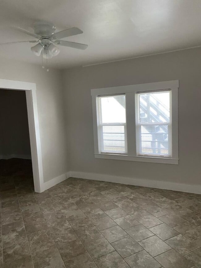 Building Photo - 133 Cottage Ln