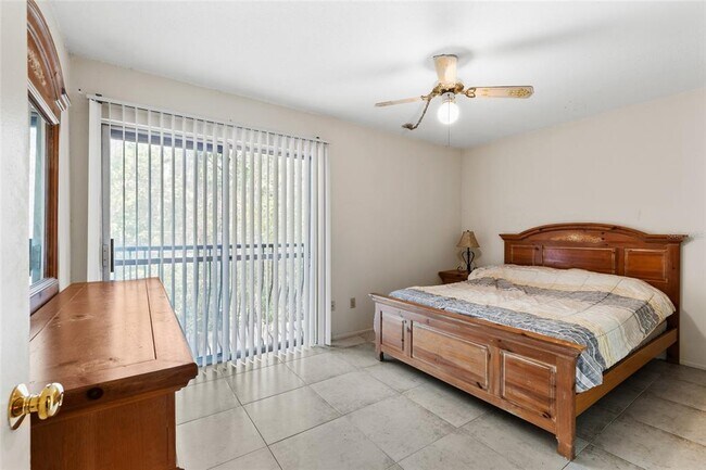Building Photo - 1700 SW 16th Ct
