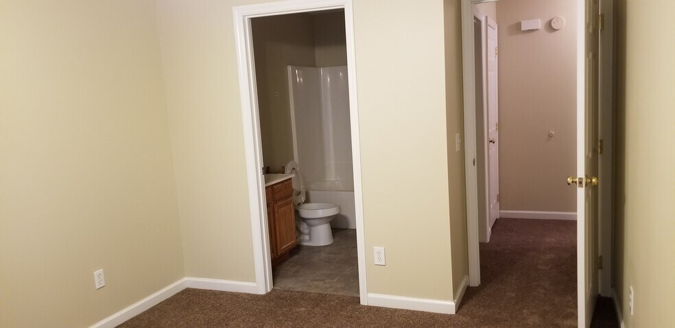 Building Photo - 821 Plantation Dr