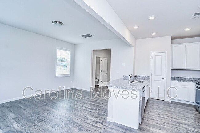 Building Photo - 4 Apricot Ln