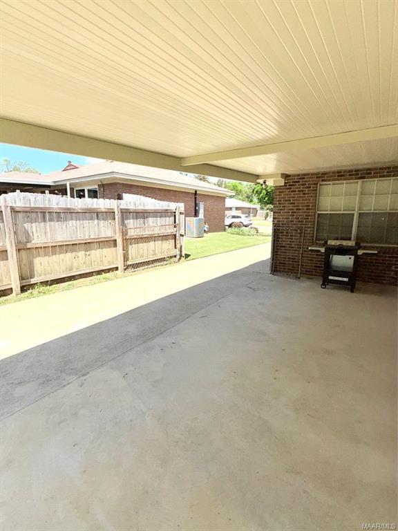 Building Photo - 710 Summer Ln