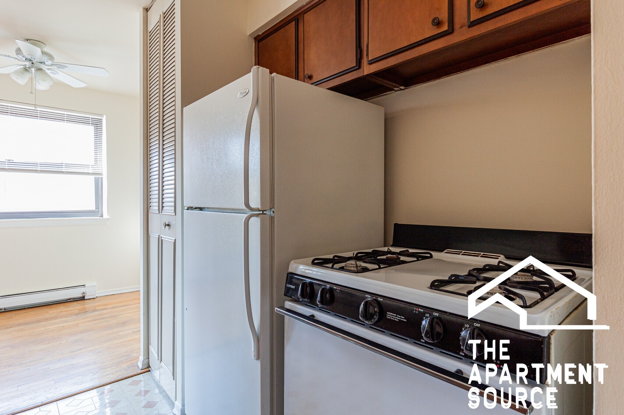 Building Photo - 660 W Wrightwood Ave