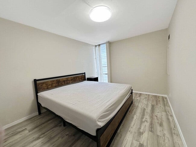 Building Photo - Salt Lake: 1 Bed, 1 Bath Condo w/ 1 Parkin...