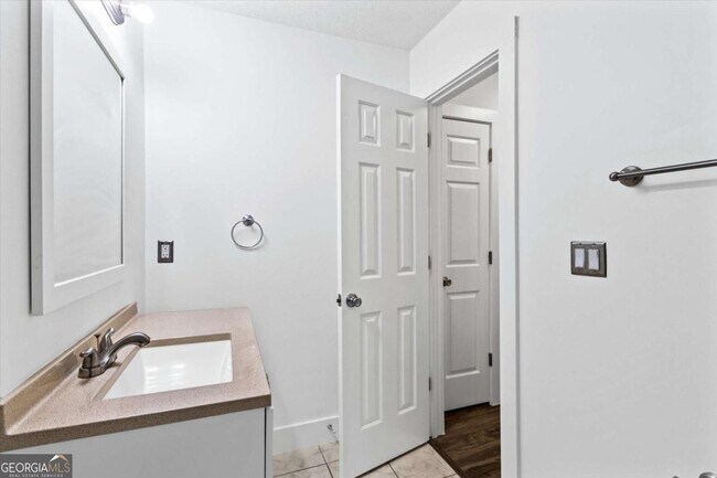 Building Photo - 140 Grayland Creek Dr