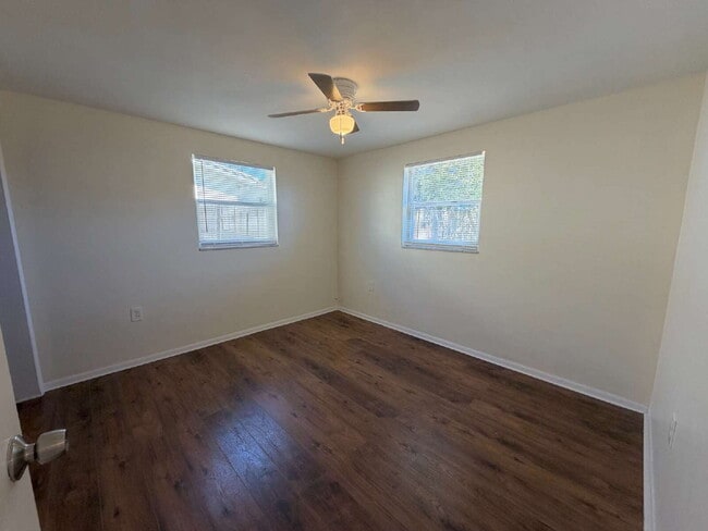 Building Photo - New Port Richey Home with Cozy 970 Sq Ft Layout!