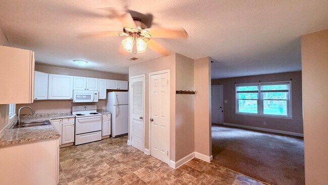 Building Photo - 4431 Donegal Cir