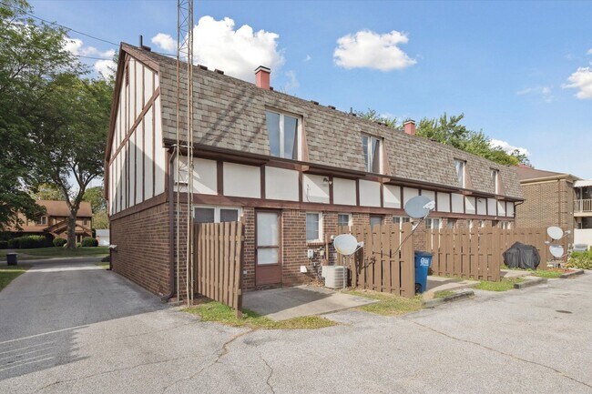 Building Photo - 5427-5433 Glenridge