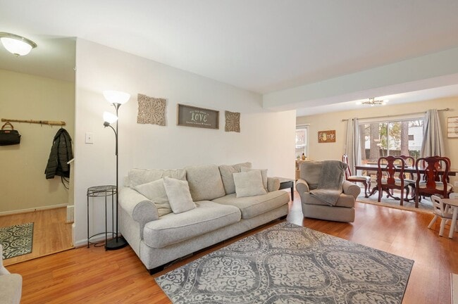 Building Photo - Central Newport News