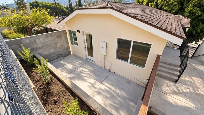 Building Photo - 4380 Huntington Dr S