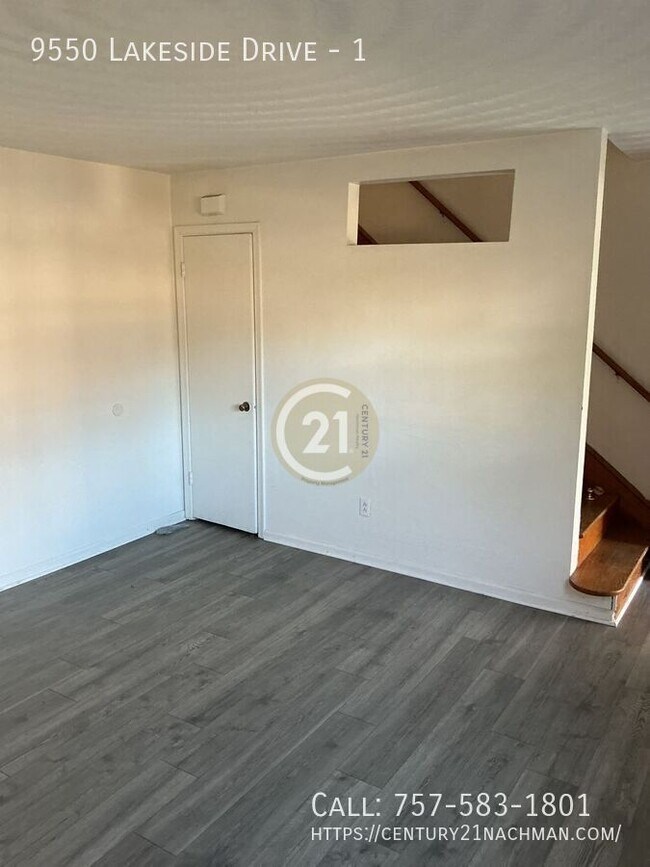 Building Photo - 9550 Lakeside Dr