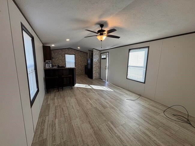 Building Photo - 44 Pineland Park Rd