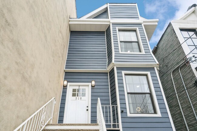 Building Photo - 318 2nd St