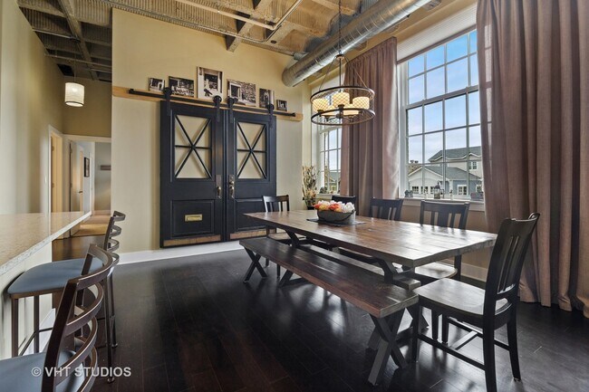 Building Photo - 154 School St