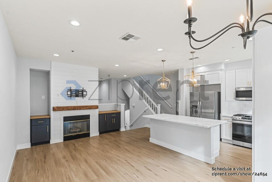 Building Photo - 1052 Green St