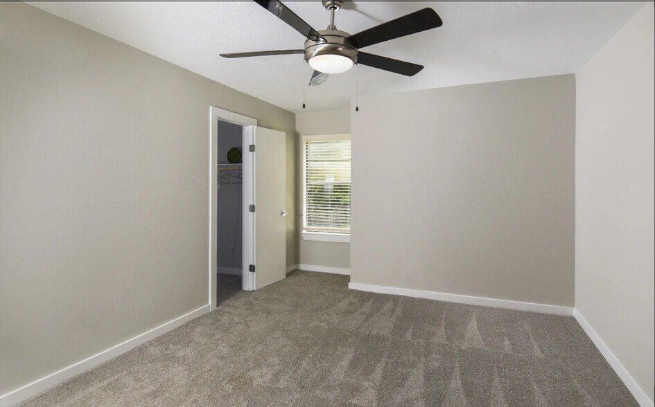 Building Photo - 600 Barwood Park