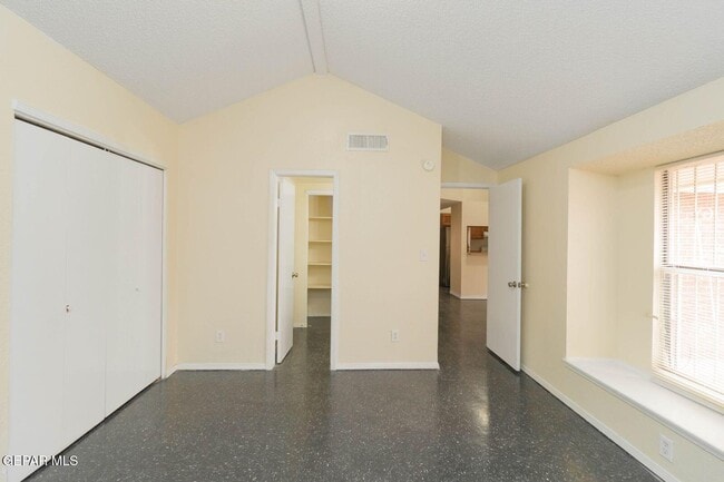 Building Photo - 11601 Soberana Ln