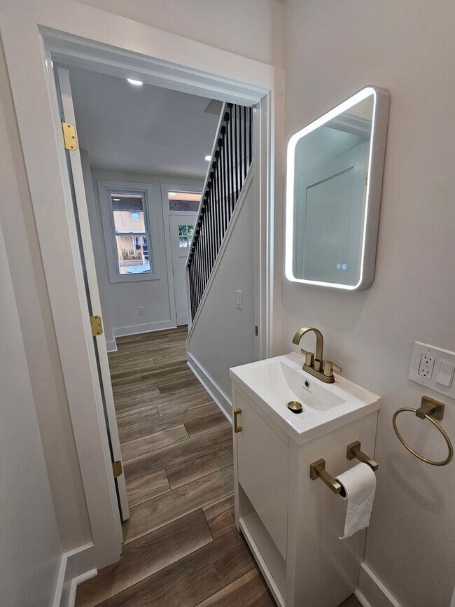 Building Photo - Amazing 3 bedroom 2.5 bath House for Rent ...