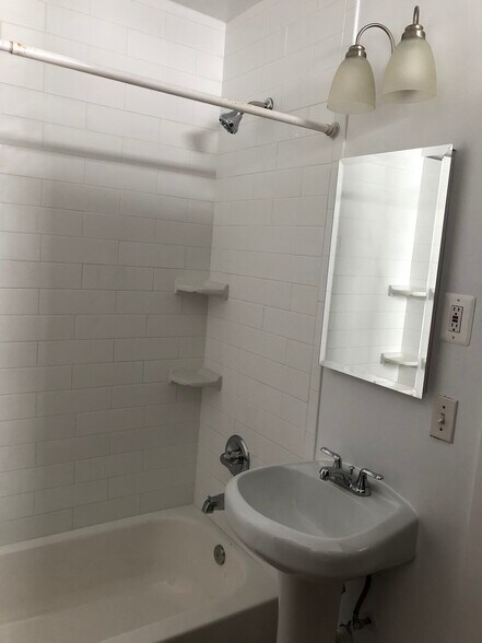 Building Photo - 4135 Roland Ave