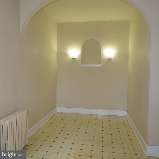 Building Photo - 304 S Coldbrook Ave