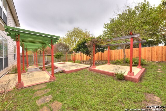 Building Photo - 5 Bedroom/3 Bath Village at Encino Park Su...