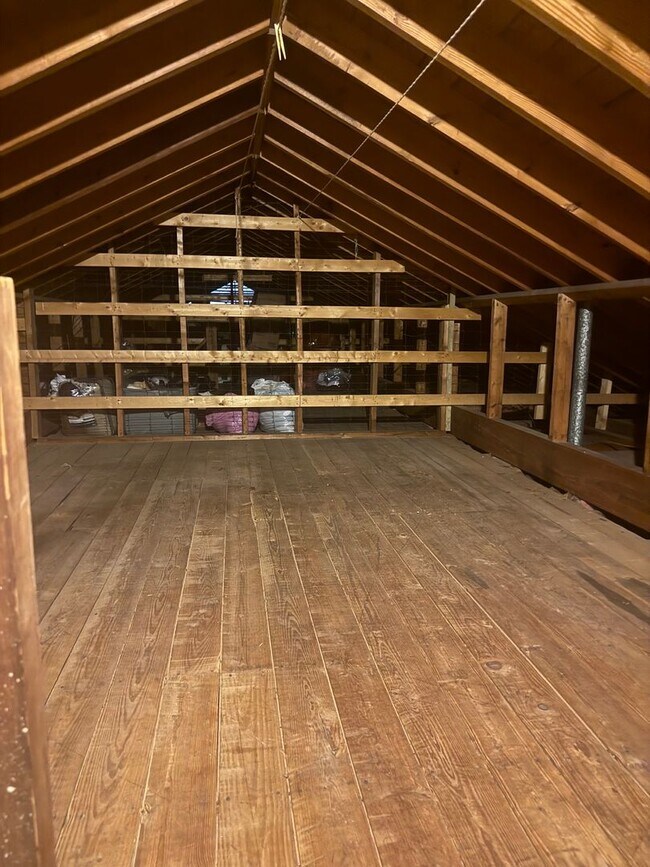 Building Photo - Adorable 2 Bedroom Convenient to I-29, Shopping & More!