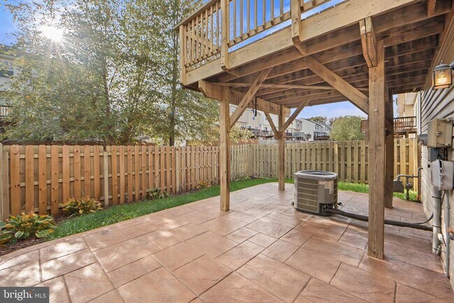 Building Photo - 2210 Mallard Landing Dr