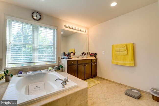 Building Photo - 23582 Prosperity Ridge Pl