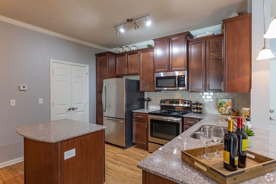 2BR, 2BA - B1SRG - 1225SF - Vintage Crossing Apartments