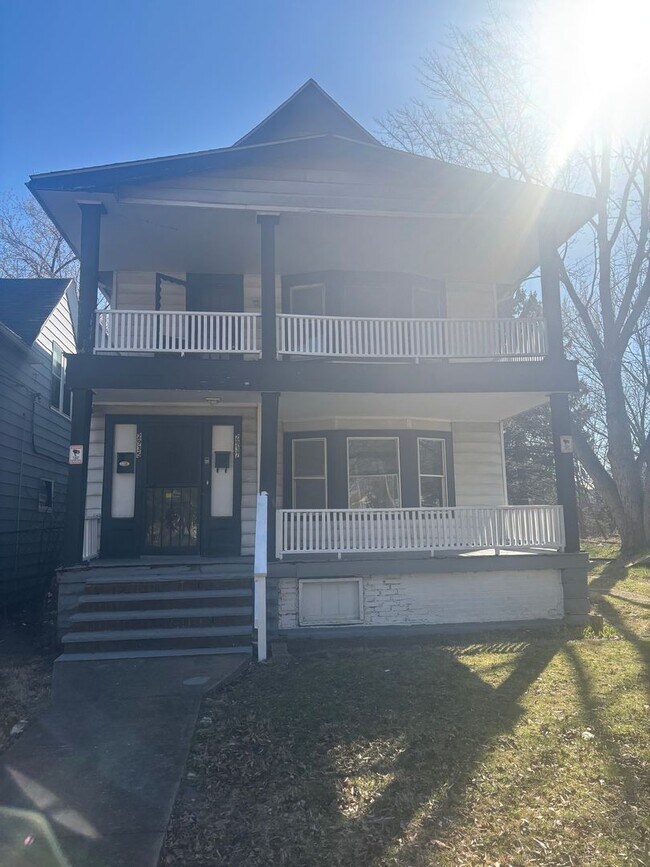Building Photo - 2bd UPSTAIRS Duplex Section 8