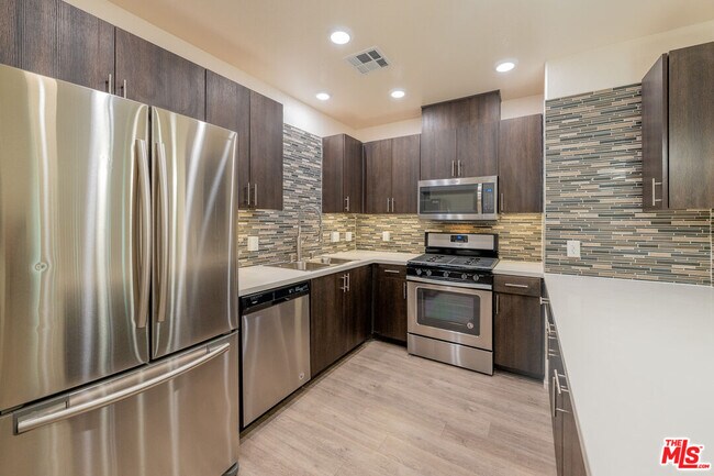 Building Photo - 124 W Colorado St