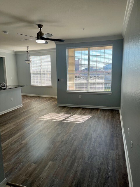 Building Photo - 7575 Kirby Dr