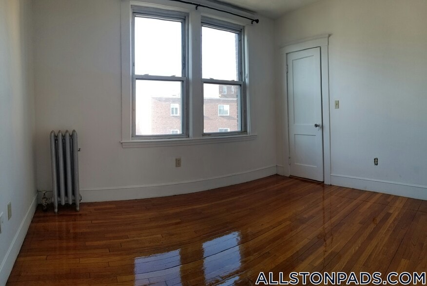 Building Photo - 15 Scottfield Rd