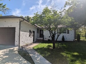 Building Photo - 7802 Rollingwood W Dr