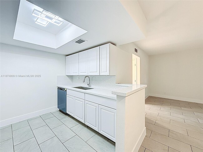 Building Photo - 1379 Seaview