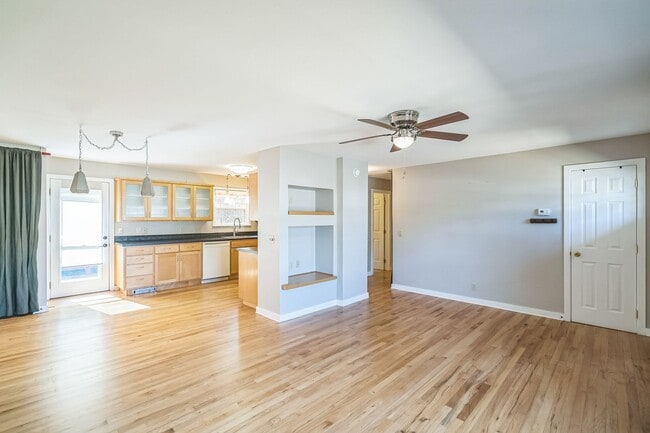 Building Photo - 345 NE 9th Pl