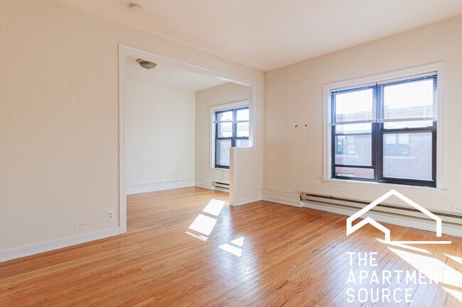 Building Photo - 815 W Waveland Ave