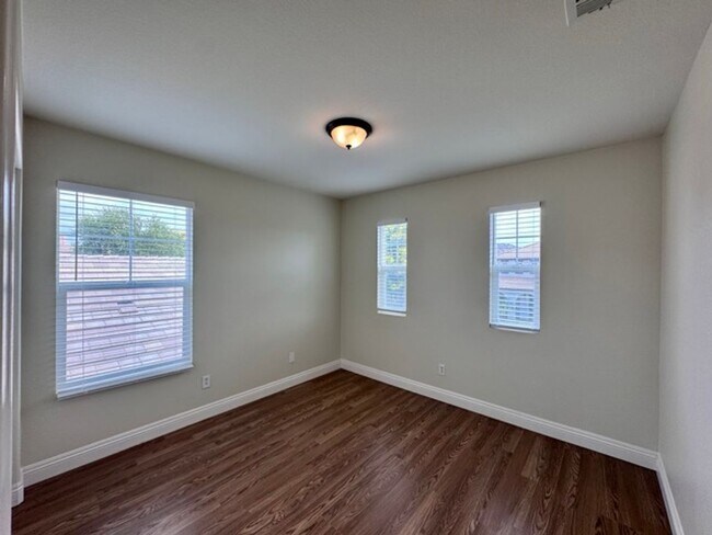 Building Photo - 4 bedroom Tierra Shores home for LEASE in ...
