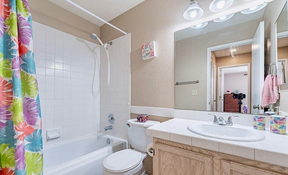 Building Photo - 8527 N Spring Creek Dr