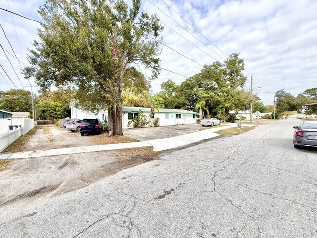 Building Photo - 2611 41st Ave N