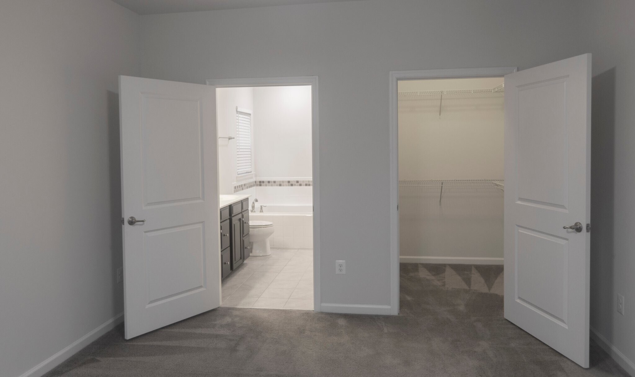 Building Photo - 771 Ravenwood Dr