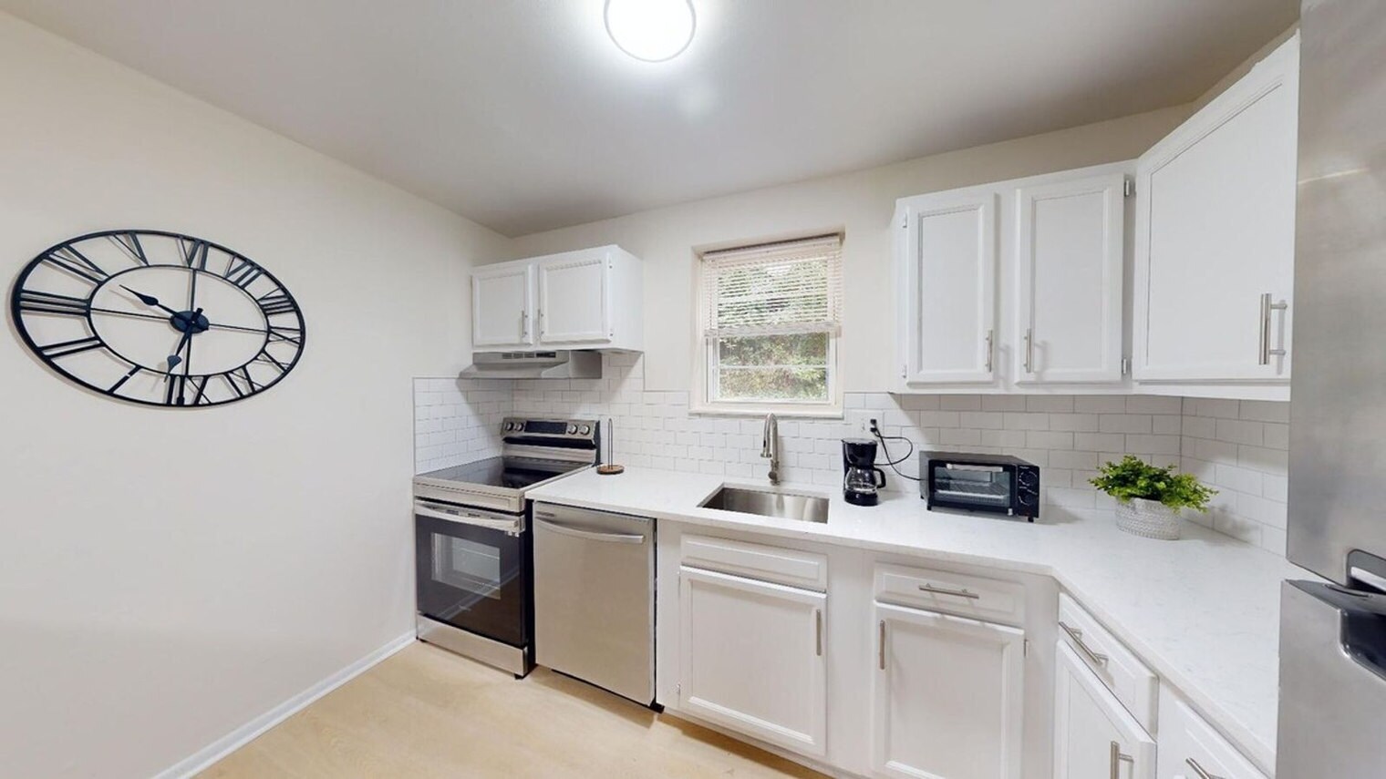 Building Photo - 916 Wharton Dr