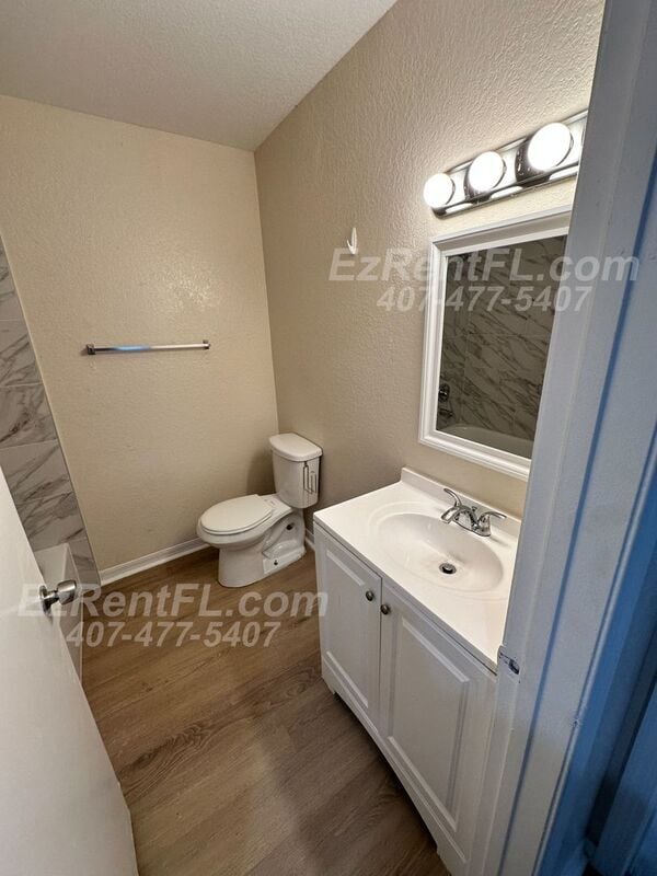 Building Photo - 944 9th St