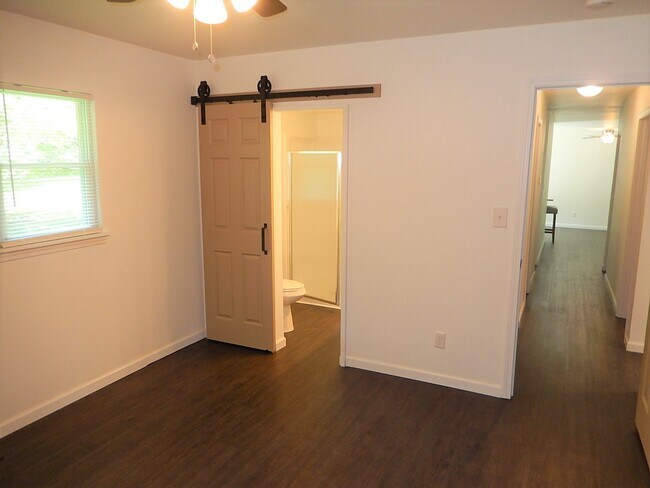 Building Photo - 1016 Caspan St