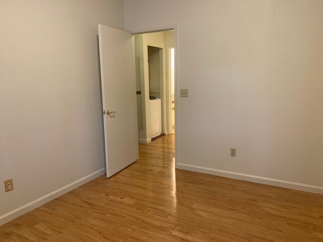 Building Photo - Half off 2nd months rent! 2 bedroom 2 bath...